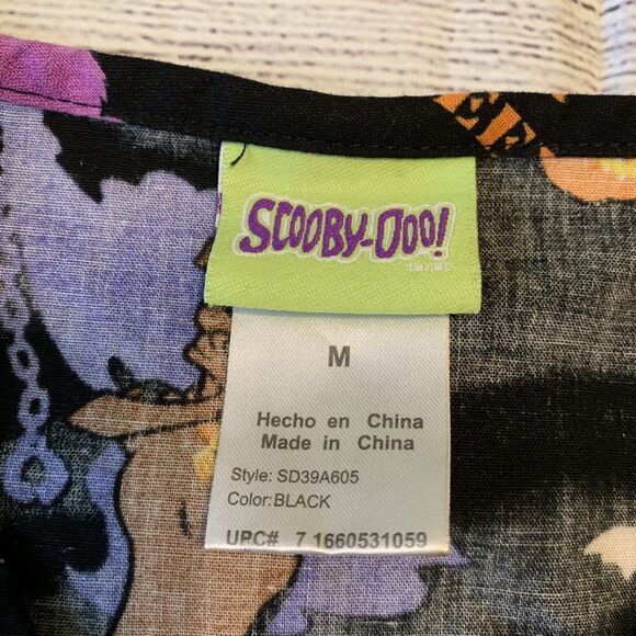Scooby Doo Scrub Top Halloween Theme Womens Size Medium Uniform Shirt Mystery - Picture 5 of 6